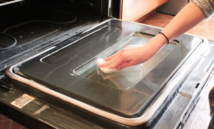 Cómo limpiar el cristal del horno de la mejor manera