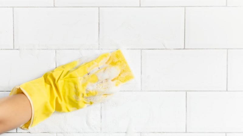 limpieza de azulejos del baño con bicarbonato