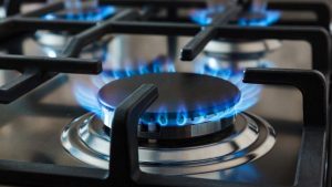 Cómo limpiar los fuegos de la cocina de gas