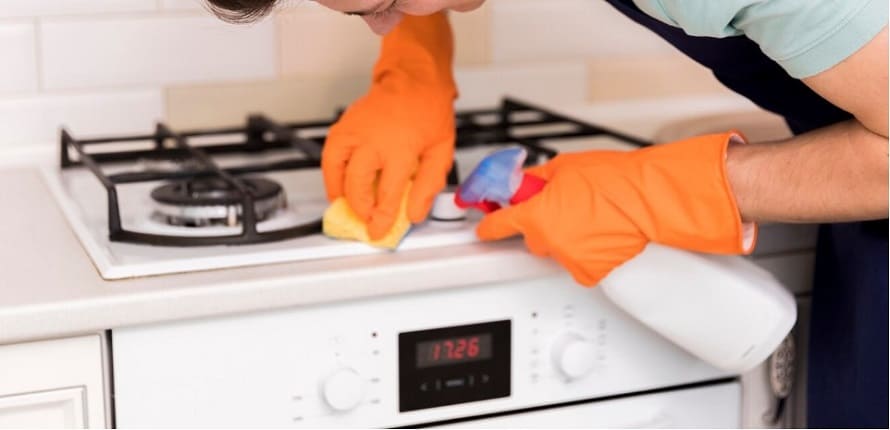 Limpieza de fuegos de cocina con gas con amoniaco